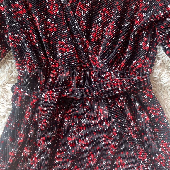 Dynamite Dress - Picture 2 of 4